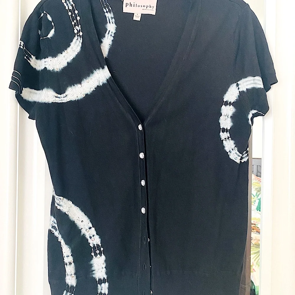 Top - Picture 2 of 2